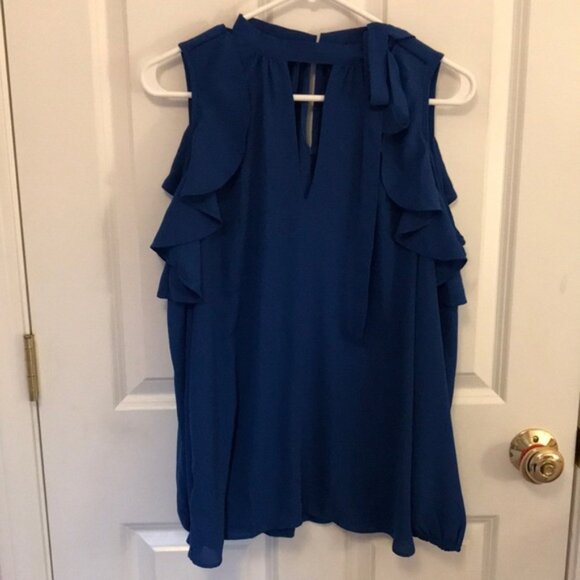 LOFT Cold Shoulder Top Size Medium - Picture 3 of 4